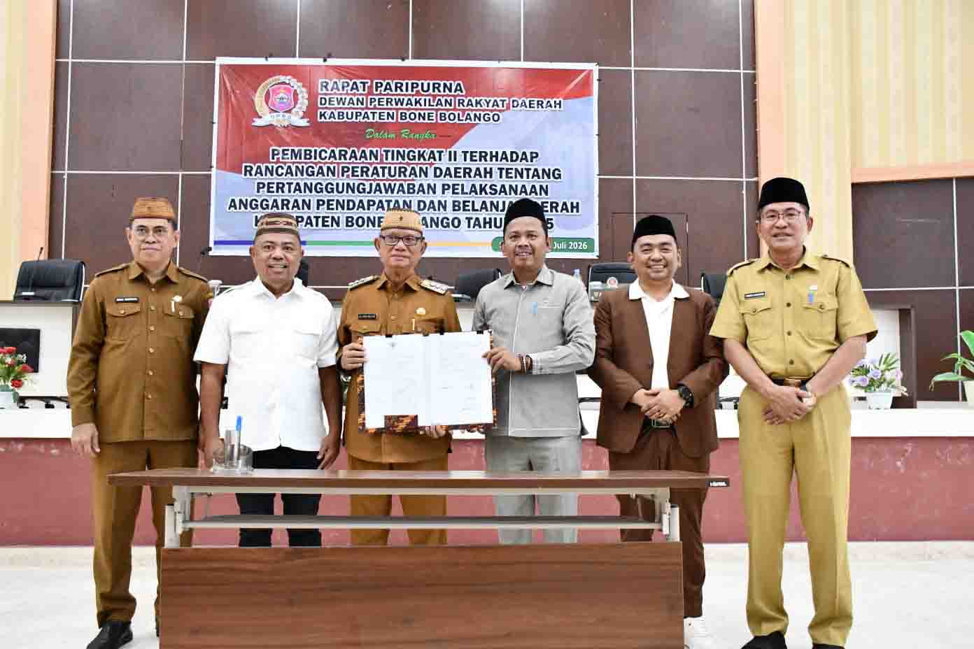 RAPAT PARIPURNA DPRD KABUPATEN BONE BOLANGO